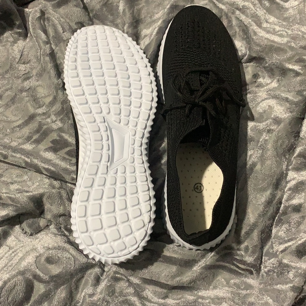 Shoes - Picture 3 of 4